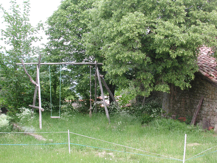 Swings at Lisa's house in southern France.jpg 593.9K